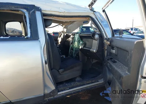 2007 Toyota Fj Cruiser z USA, uszkodzony, nr VIN JTEBU11F370011215